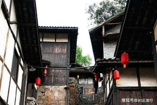揭秘！原来黄瀛子的世界，跟丁也的小说《迷宫》有着神秘关联
